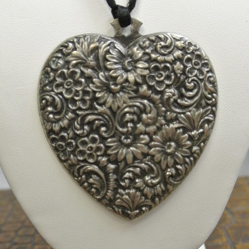 Pressed Tin Heart and Matching Earrings - Picture 2 of 7
